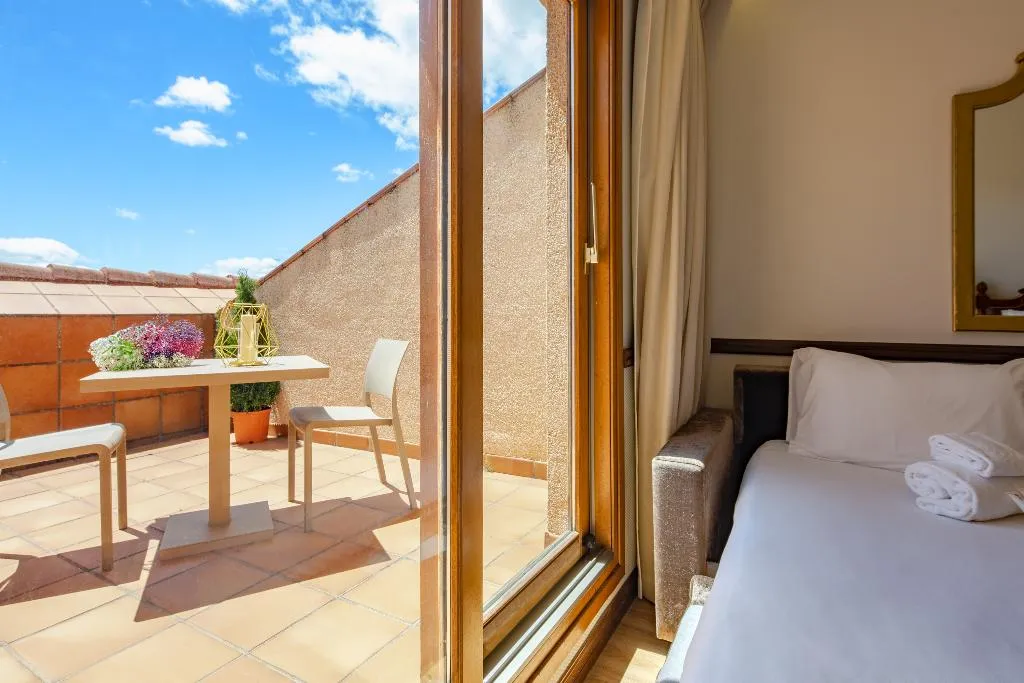 TRIPLE STANDARD Room, Dorma Reina Isabel, Madrid