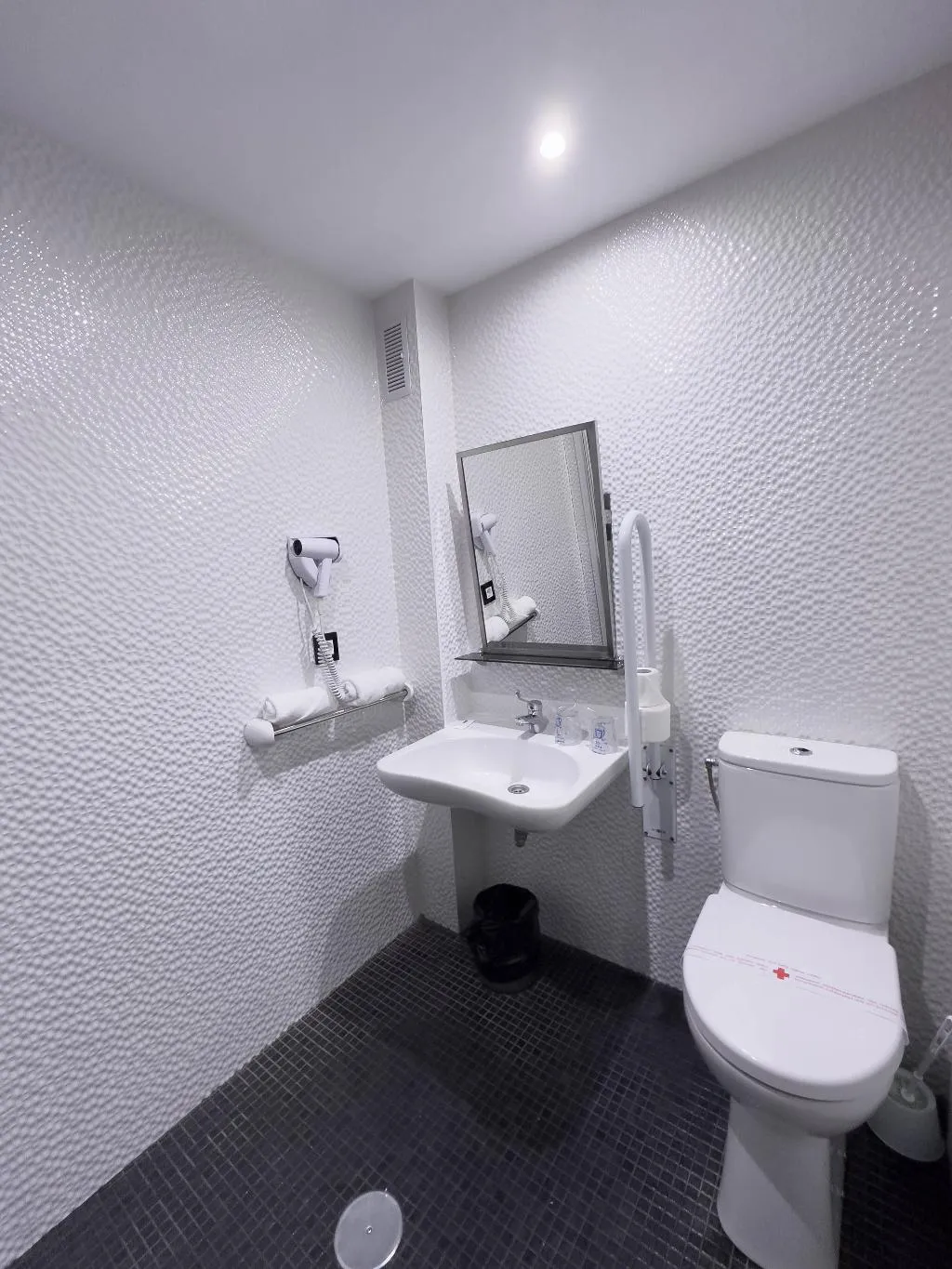 DOUBLE STANDARD Room, Avenida de España, Madrid