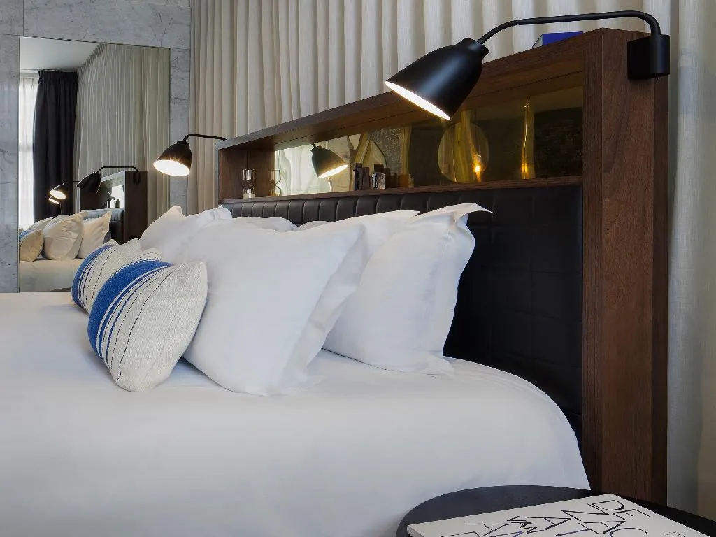 DOUBLE CLASSIC QUEEN BED Room, Ink Hotel Amsterdam - MGallery Collection, Amsterdam