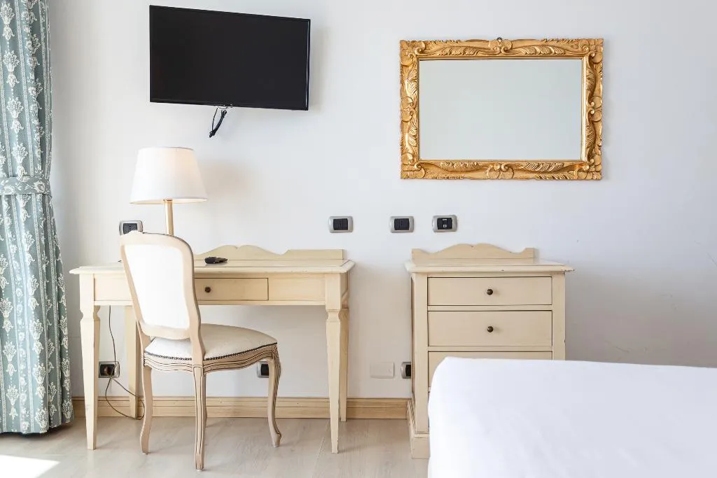 DOUBLE SINGLE USE SUPERIOR SEA VIEW Room, Cavalluccio Marino Hotel, Rome
