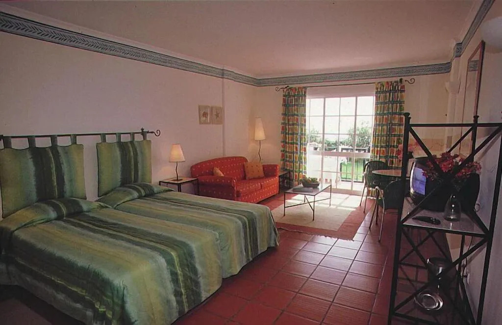 STUDIO WITH DOUBLE BED Room, Quinta Mae Dos Homens Garden Village, Madeira