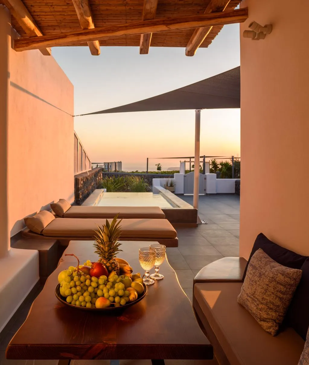 VILLA TWO BEDROOMS WITH PRIVATE POOL Room, Soil Of Sun Luxury Villas, Santorini
