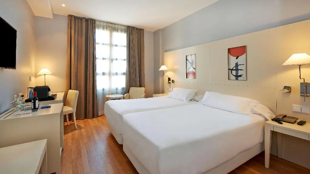 DOUBLE SUPERIOR Room, NH Valencia Las Artes, Valencia