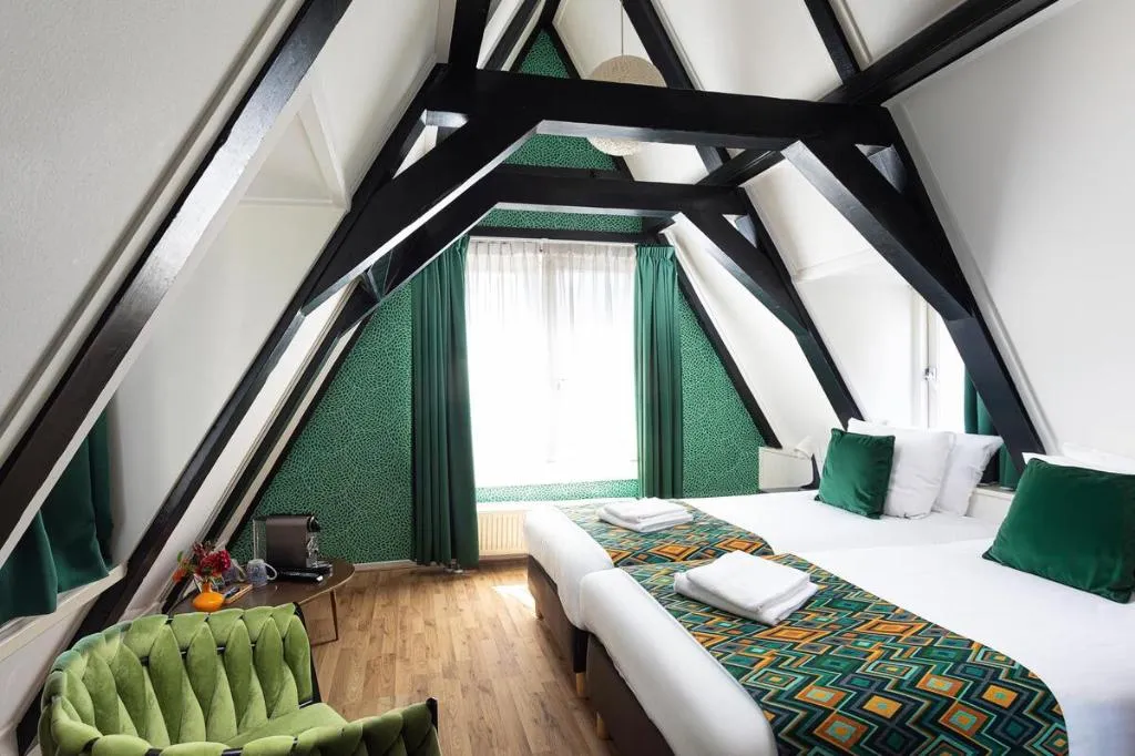 TWIN STANDARD Room, Des Arts, Amsterdam