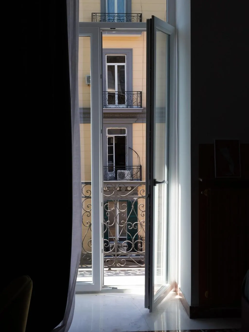 Room, Rettifilo 311, Naples
