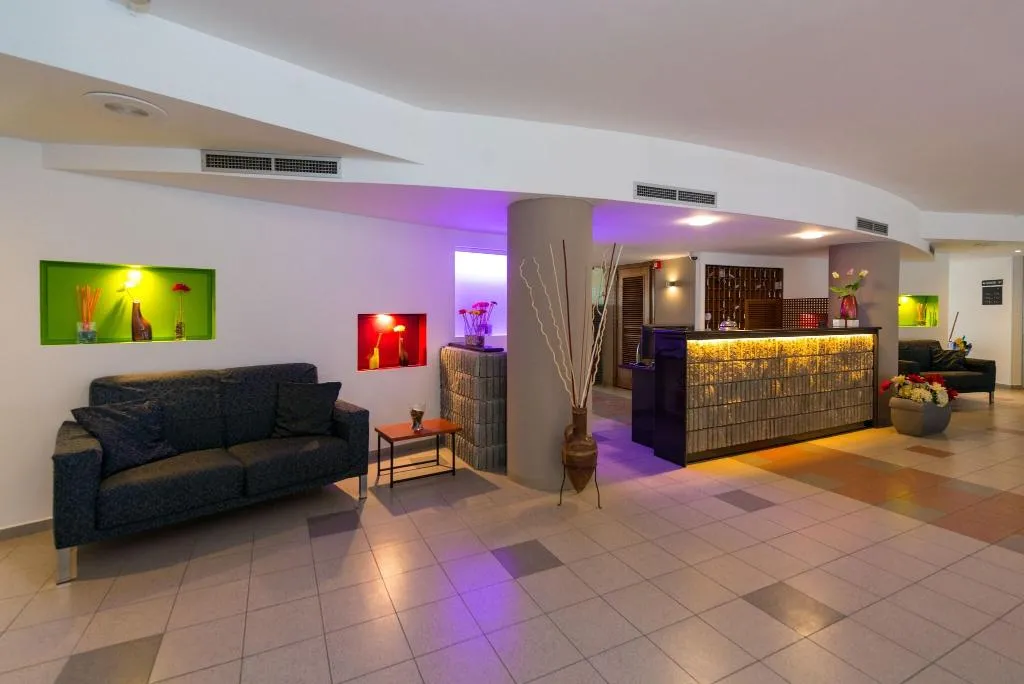 Lobby, Bel 3, Palermo