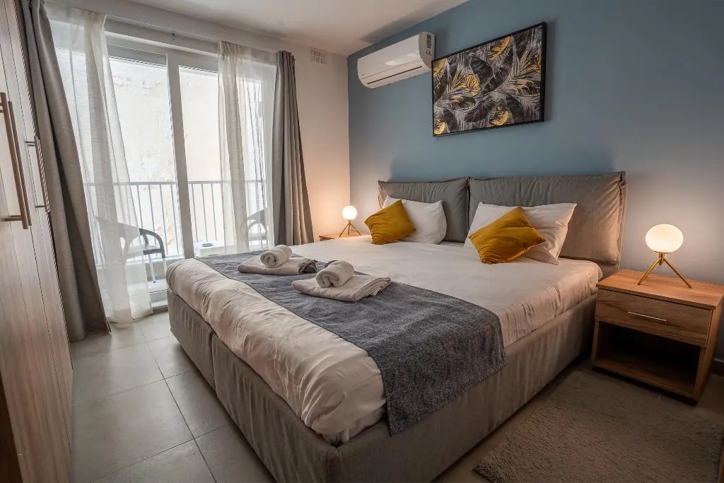SUITE KING SIZE BED Room, Stillel Retreat, Malta