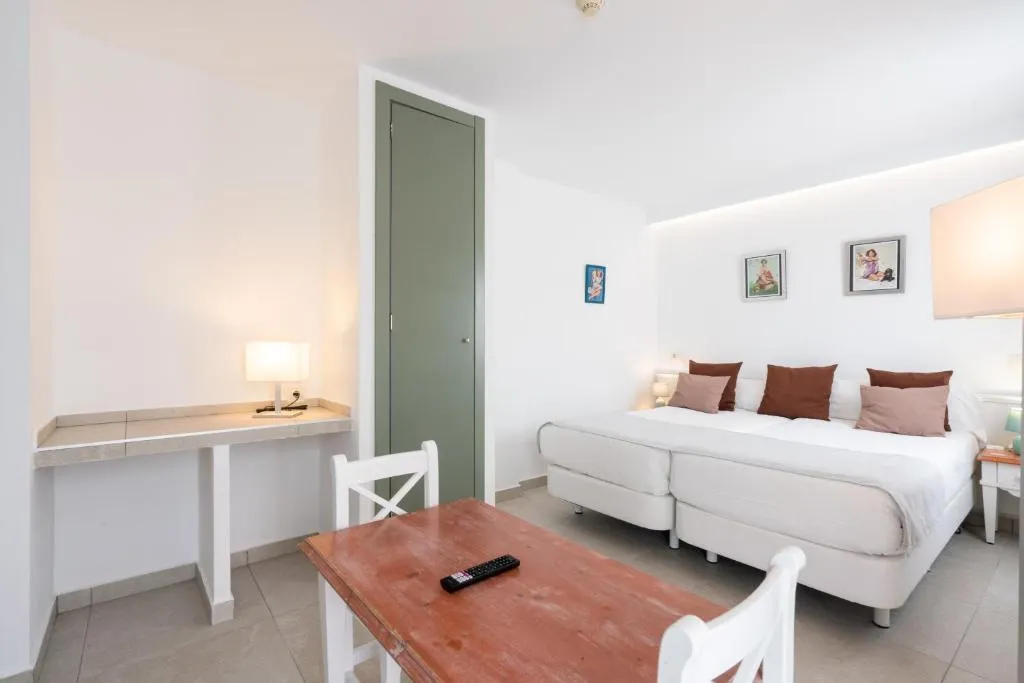 Double or Twin SUPERIOR CAPACITY 4 Room, Guya Wave, Majorca