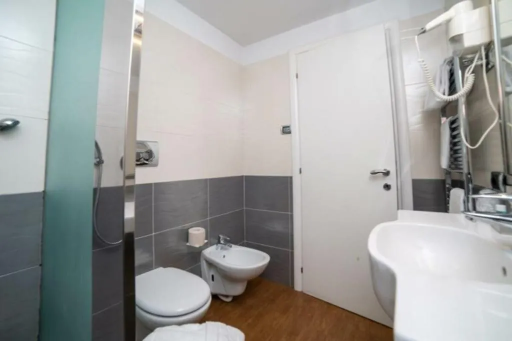 Double or Twin STANDARD Room, Hotel Montelago, Milan