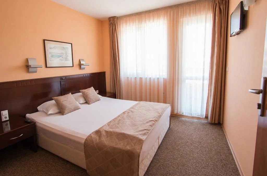 Room, Divesta, Varna