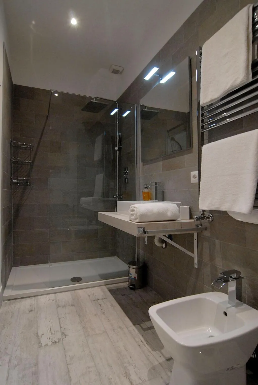 Room, Tiburtina Garden, Rome