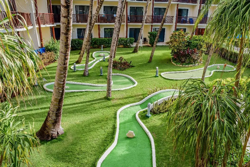 Sports and Entertainment, The Reef CocoBeach, Playa Del Carmen