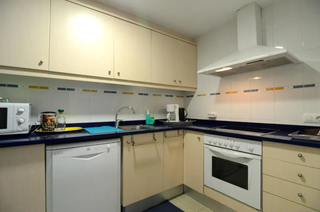 APARTMENT CAPACITY 6 TWO BEDROOMS Room, Mestral, Costa Brava