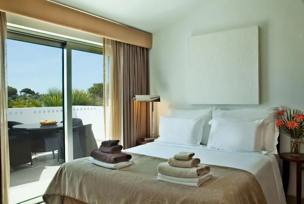 VILLA THREE BEDROOMS Room, São Rafael Holidays, Algarve