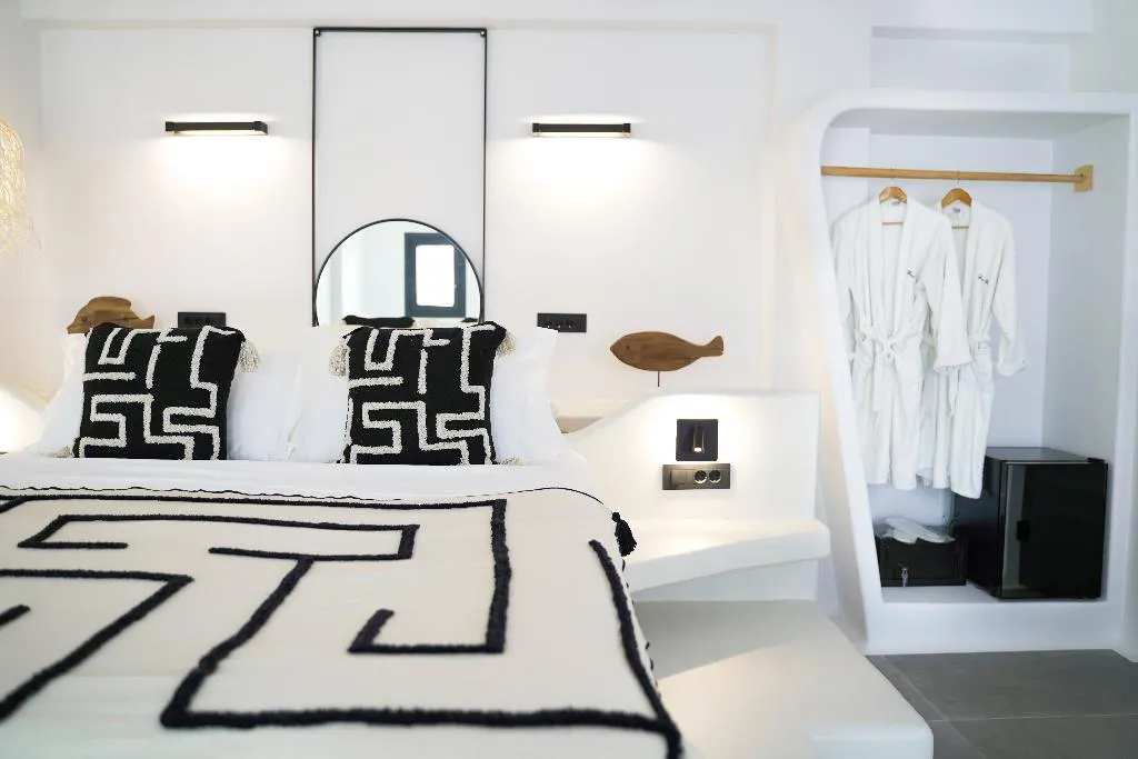 JUNIOR SUITE STANDARD Room, King'S Suites, Santorini