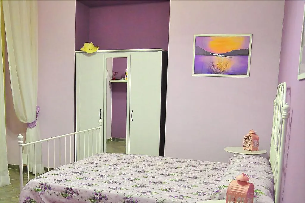 Room, B&B In giro per Napoli, Naples