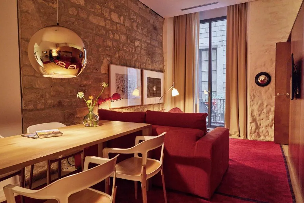 Room, Neri, Barcelona