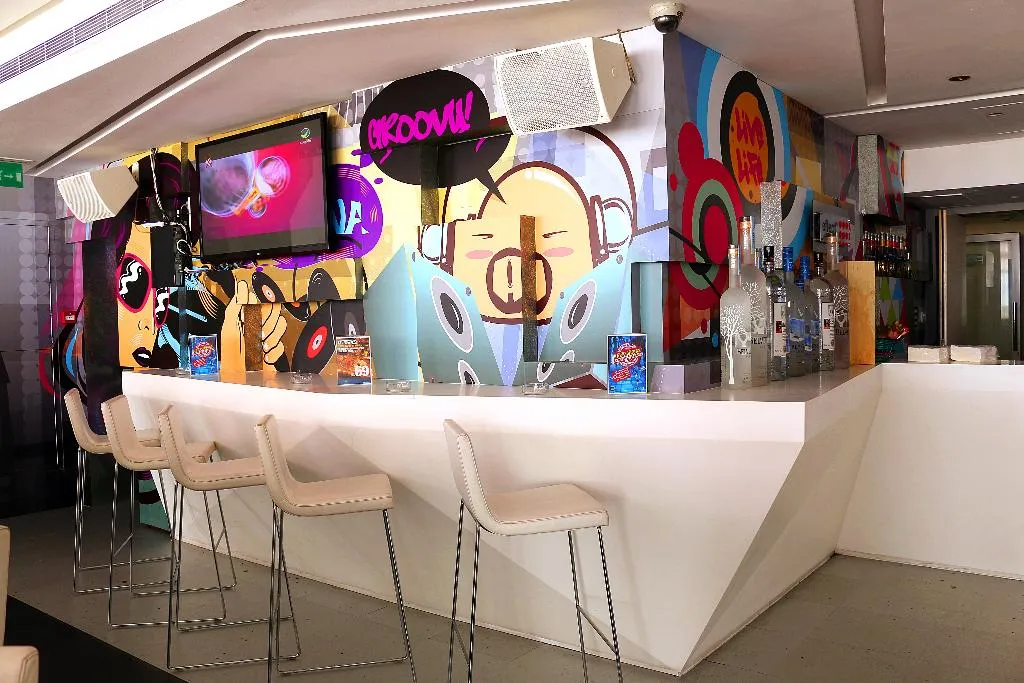 Bar, Hues Boutique, Dubai