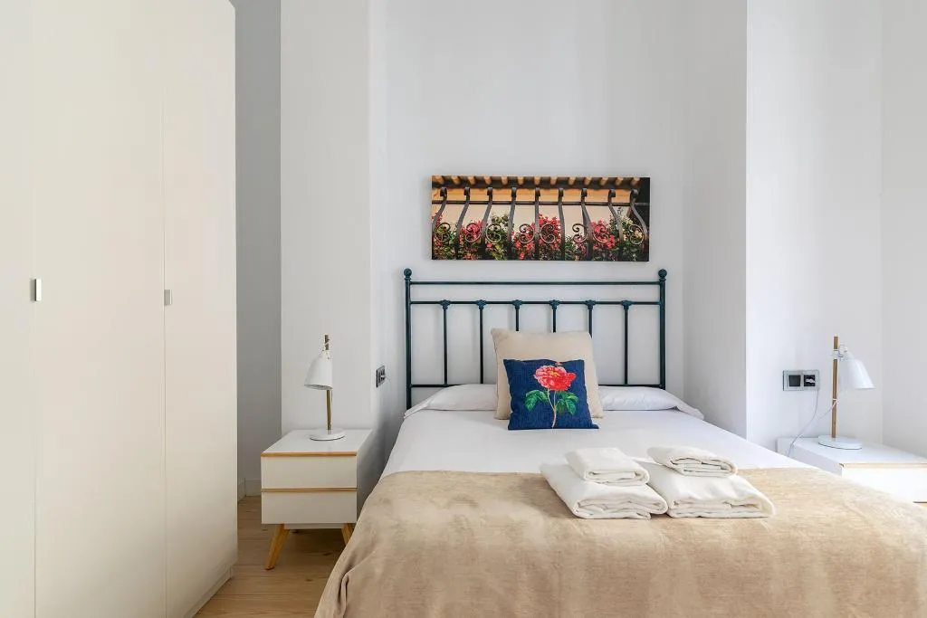 APARTMENT THREE BEDROOMS Room, Holiday Rentals Tempa Museo, Seville