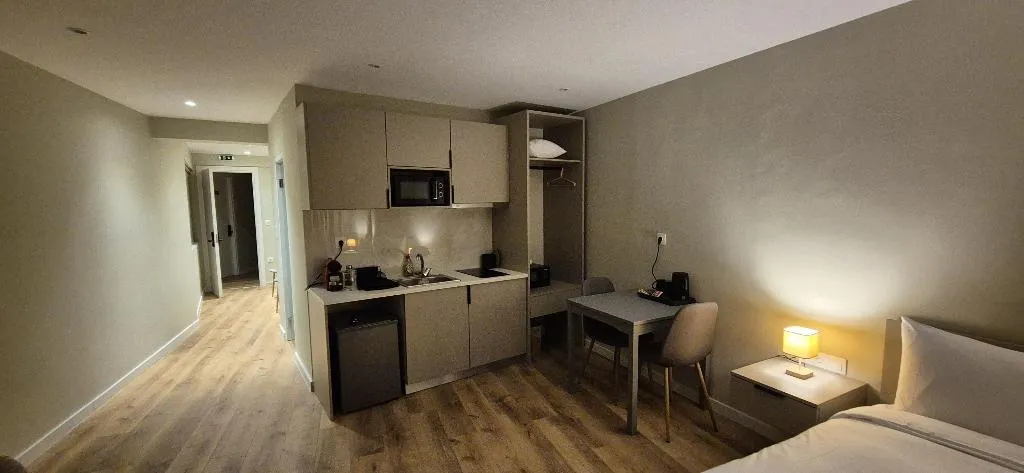SUITE ONE BEDROOM WITH KITCHENETTE Room, Figleaf Kypseli, Athens