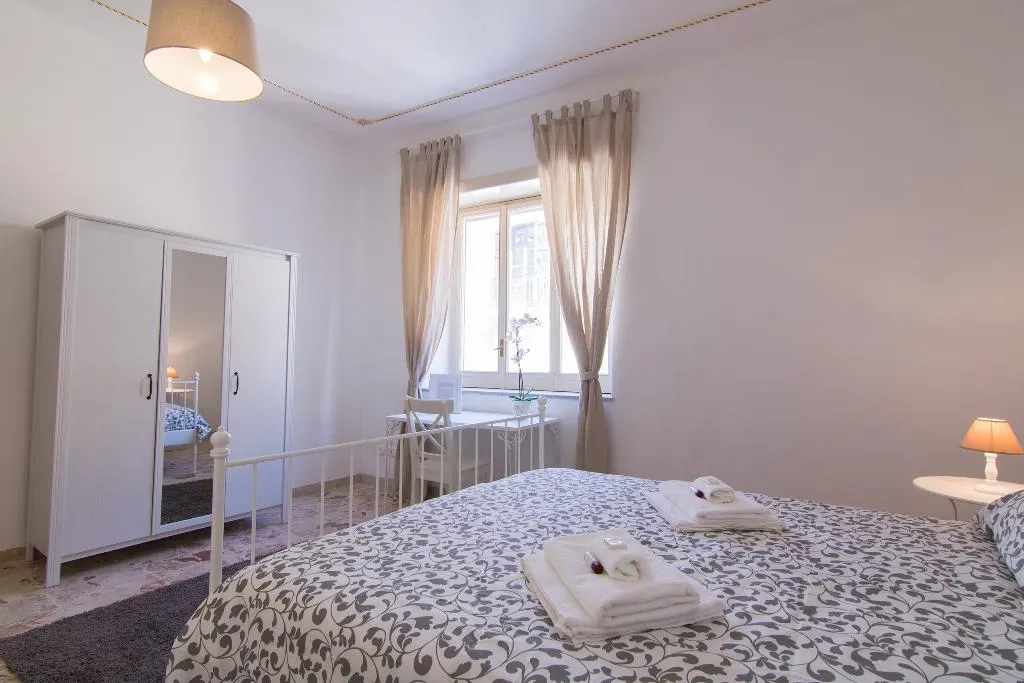 TRIPLE DELUXE Room, Maison Ortigia, Catania