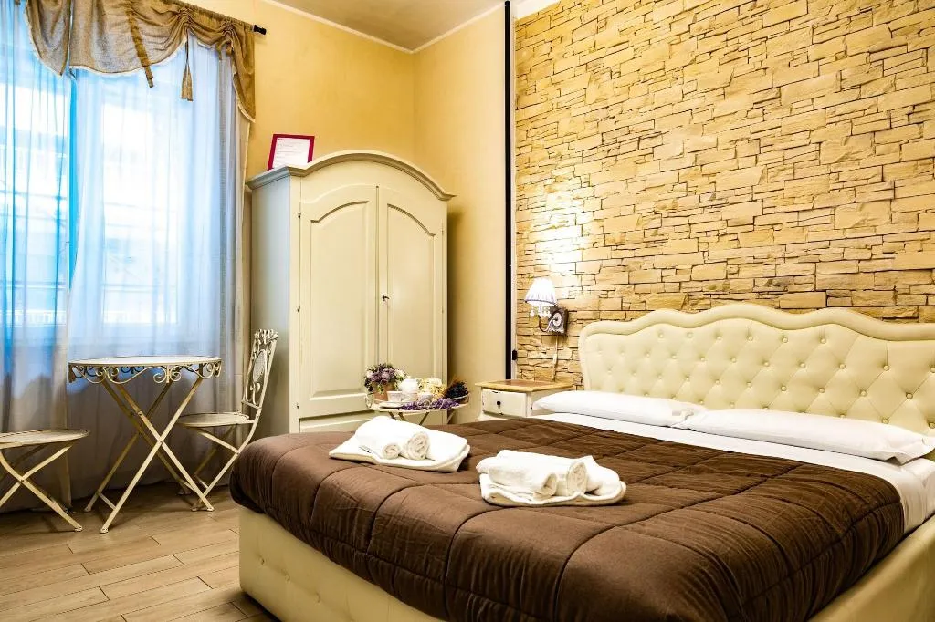 Room, Romantic Dreams, Naples