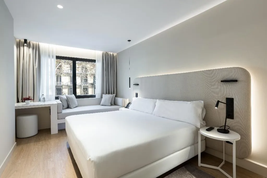 DOUBLE SINGLE USE PREMIER Room, Royal Ramblas, Barcelona