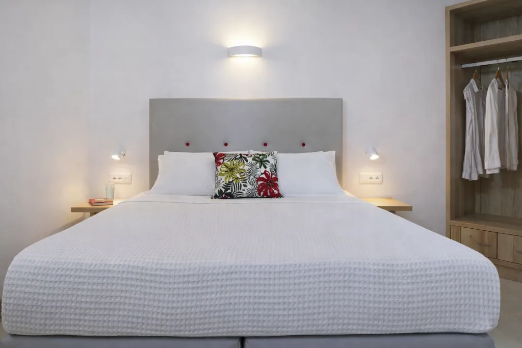 JUNIOR SUITE WITH BALCONY Room, Hotiday Santorini Oia, Santorini