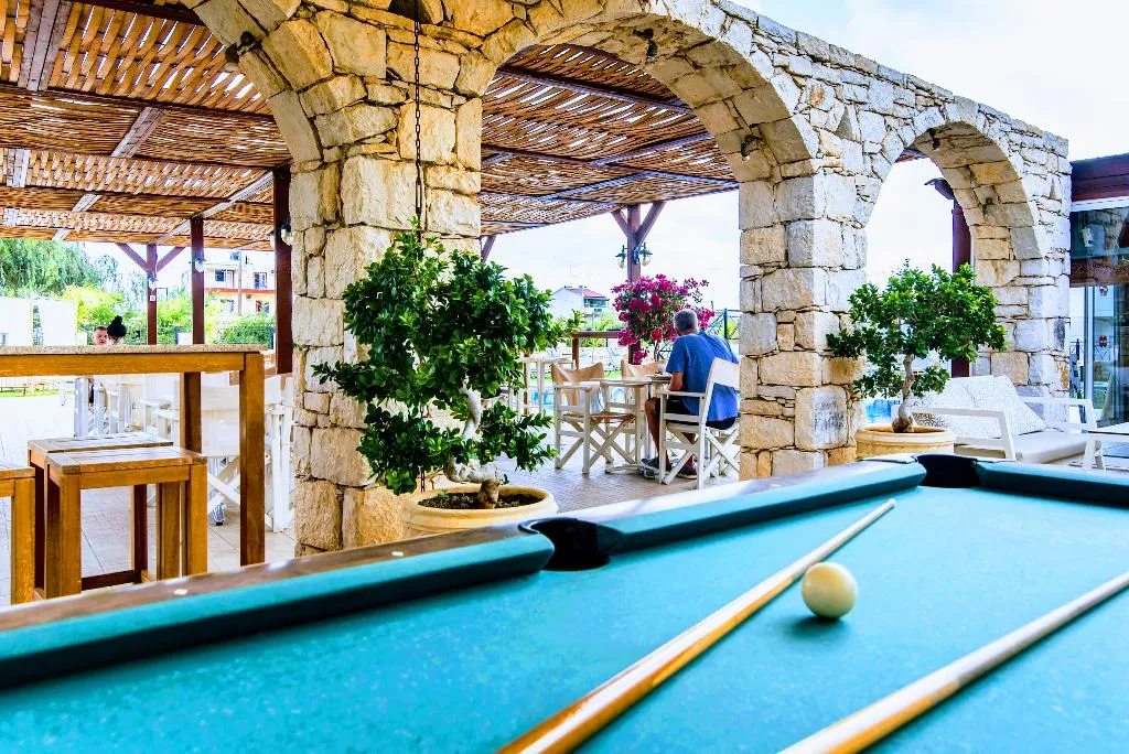 Sports and Entertainment, Yiannis Manos, Crete