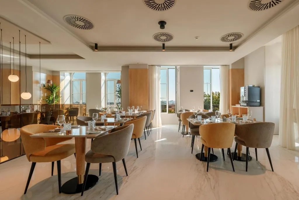 Restaurant, Melia São João Da Madeira, Porto