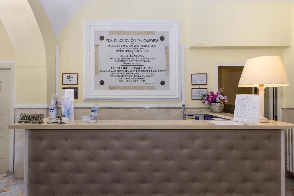 Lobby, Sisters' Hostel, Naples