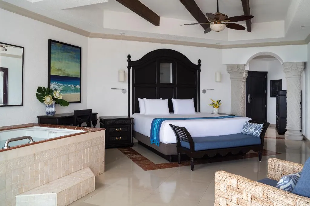 JUNIOR SUITE OCEAN FRONT KING BED Room, Hyatt Zilara Cancun, Cancun Area