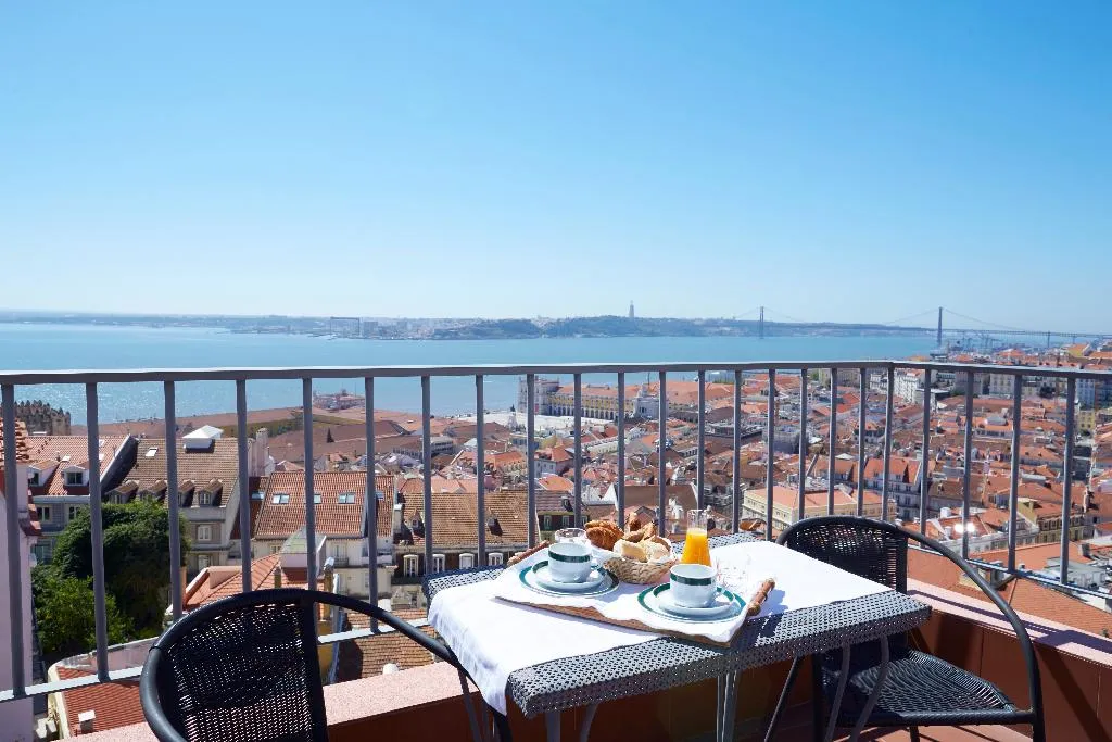 General view, Solar Dos Mouros, Lisbon