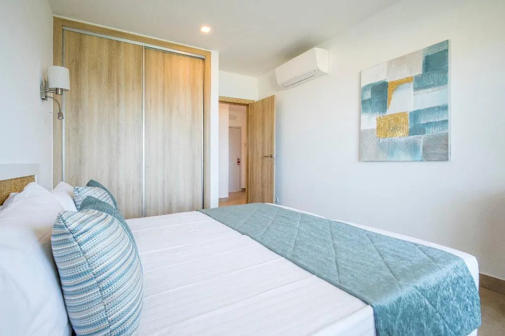 APARTMENT DELUXE OCEAN FRONT Room, Clube Porto Mós, Algarve