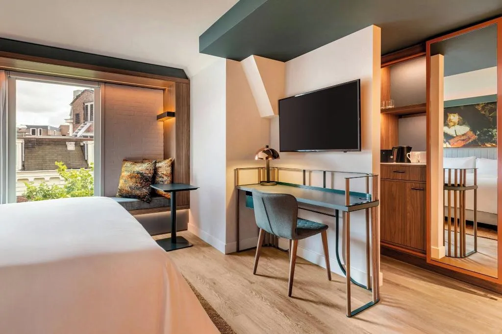 DOUBLE DELUXE KING BED Room, Renaissance Amsterdam Hotel, Amsterdam