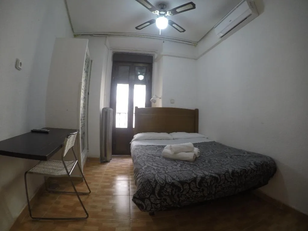 SINGLE STANDARD Room, Hostal MYD Los Perales, Madrid