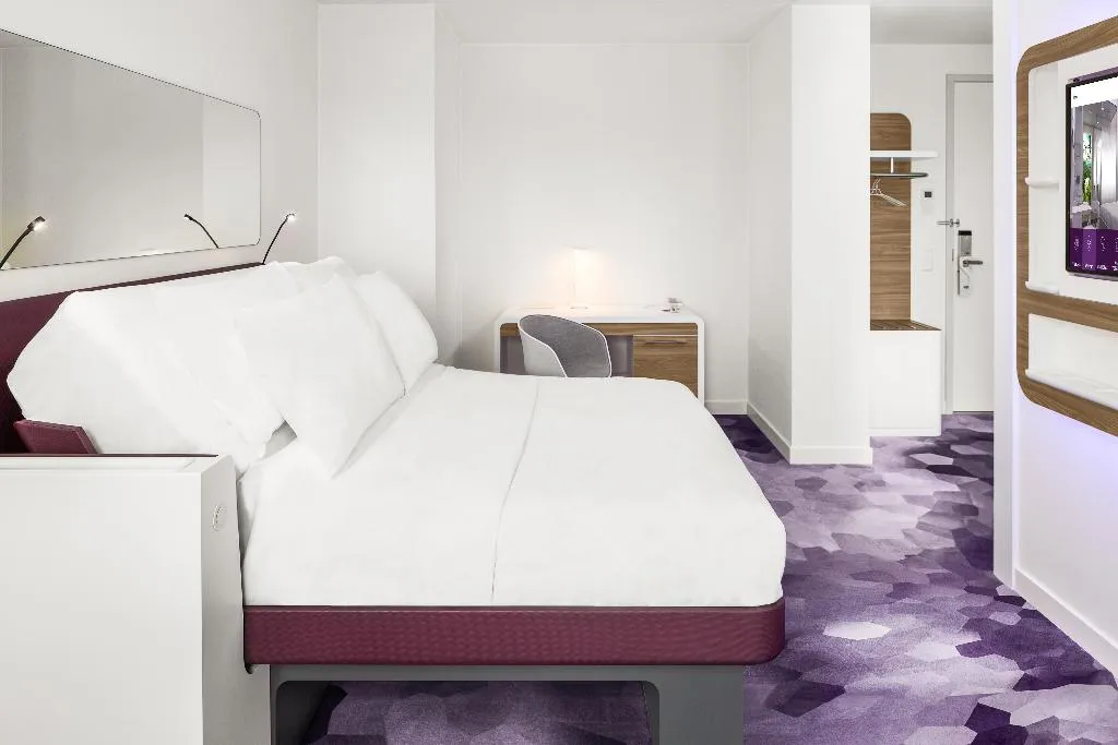 Cabin PREMIER Room, Yotel Amsterdam, Amsterdam