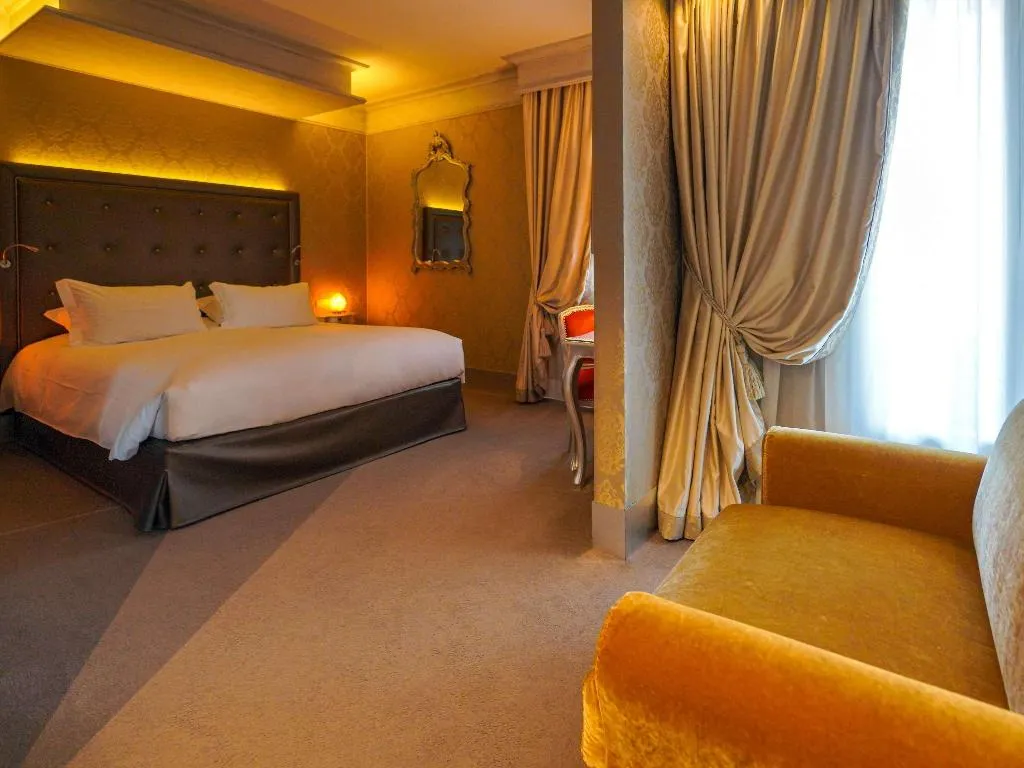 TRIPLE DELUXE CANAL VIEW Room, Papadopoli Hotel Venezia - MGallery Collection, Venice