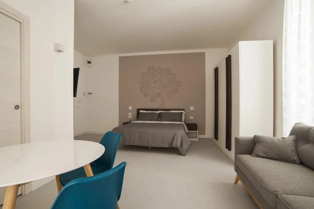 Room, Dada Suite, Naples