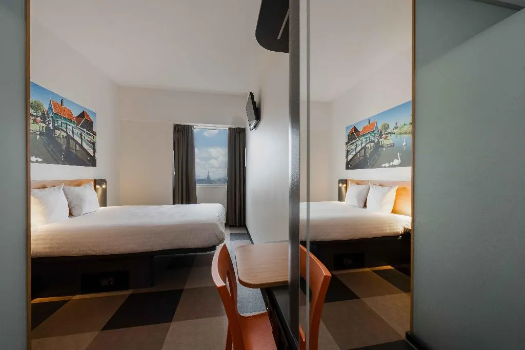 DOUBLE SUPERIOR Room, easyHotel Amsterdam Zaandam, Amsterdam