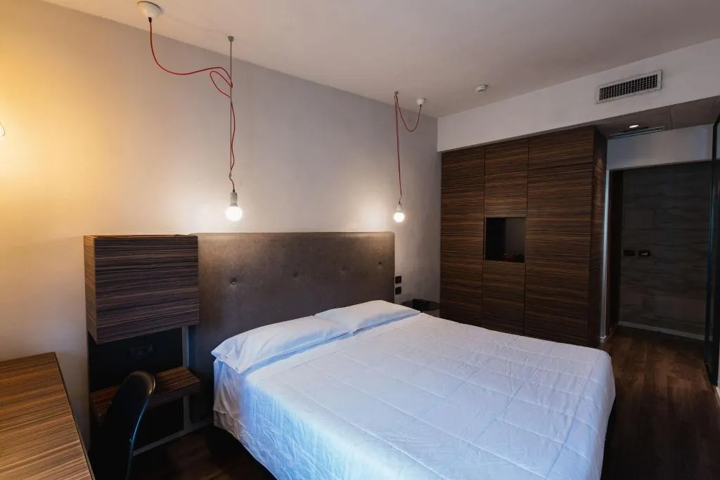 Room, Unicorno, Florence