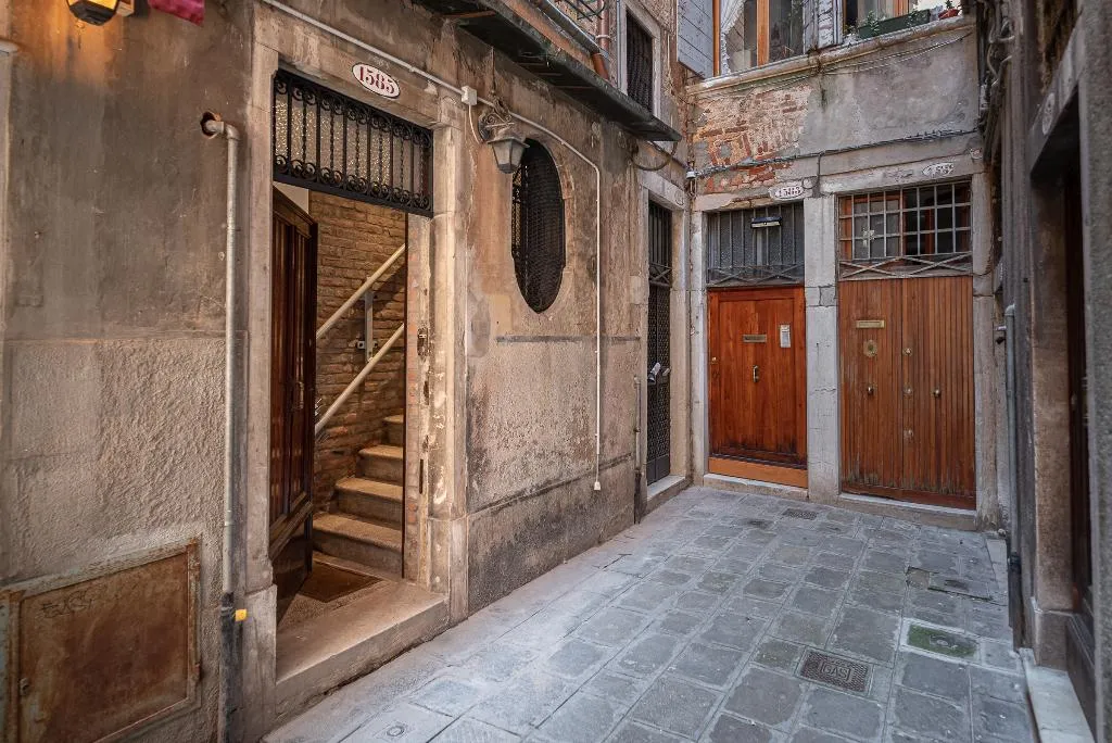 General view, La Finestra sulle Beccarie, Venice