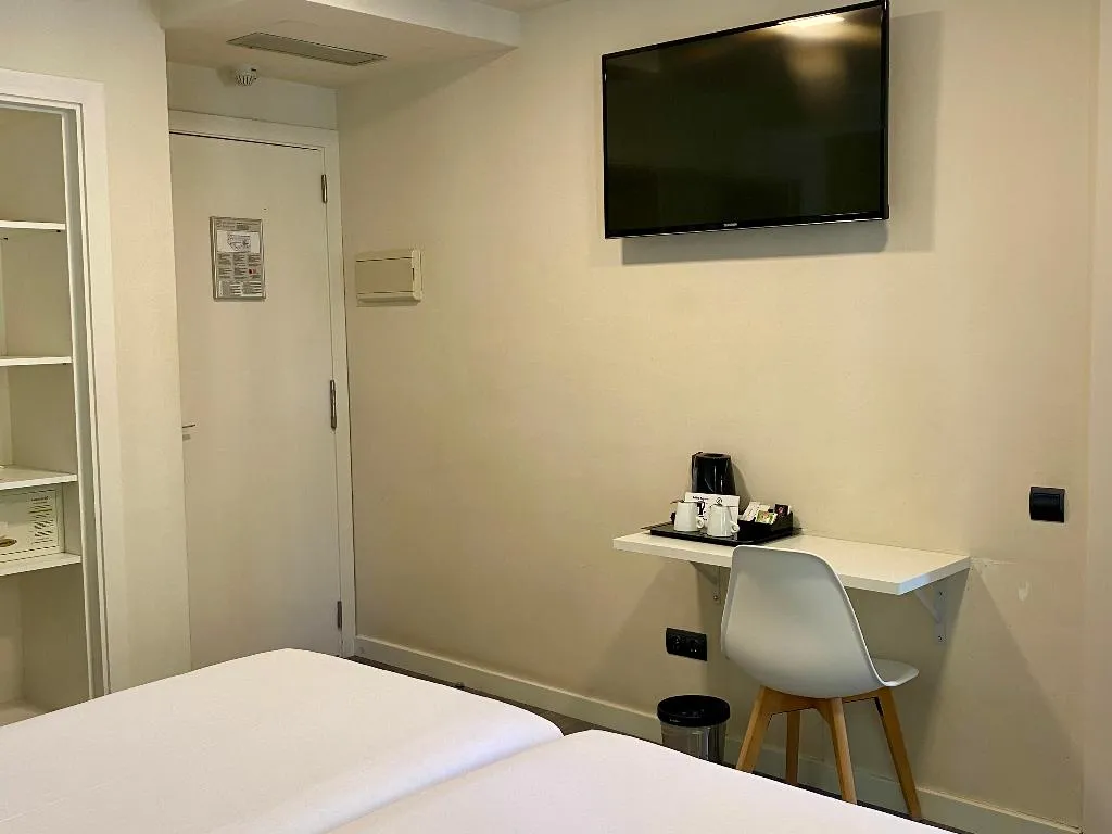 TWIN CAPACITY 3 Room, Bcn Urbaness Hotels Del COMTE, Barcelona