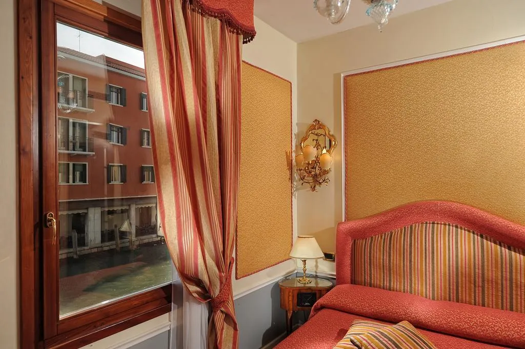 General view, Arlecchino, Venice