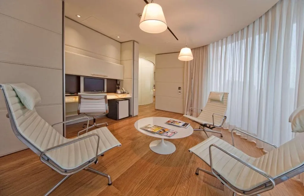 Room, Puerta America Madrid, Madrid