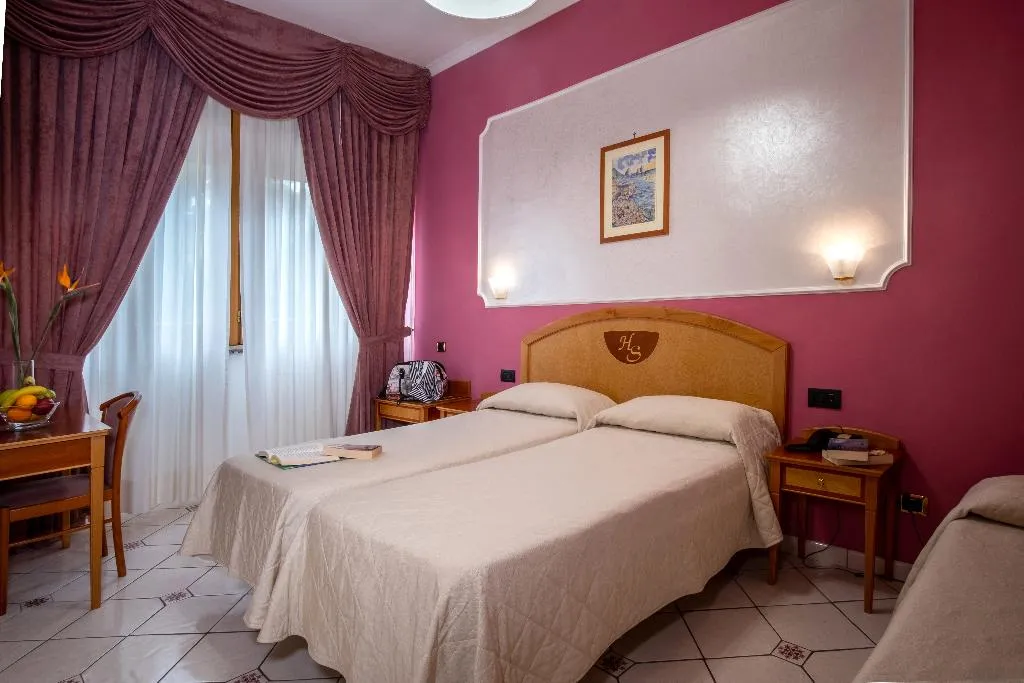 TRIPLE STANDARD Room, Hotel Savoia, Naples