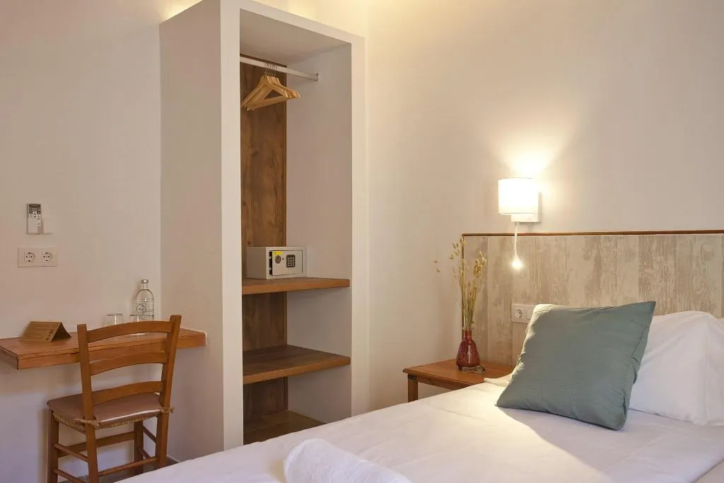 Room, Casal de Petra - Rooms & Pool, Majorca