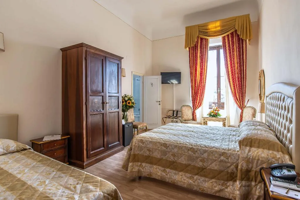 TRIPLE STANDARD Room, Paris, Florence
