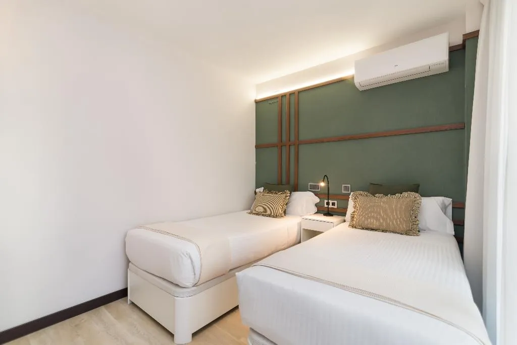 JUNIOR SUITE CAPACITY 3 Room, Roisa Hostal Boutique, Madrid