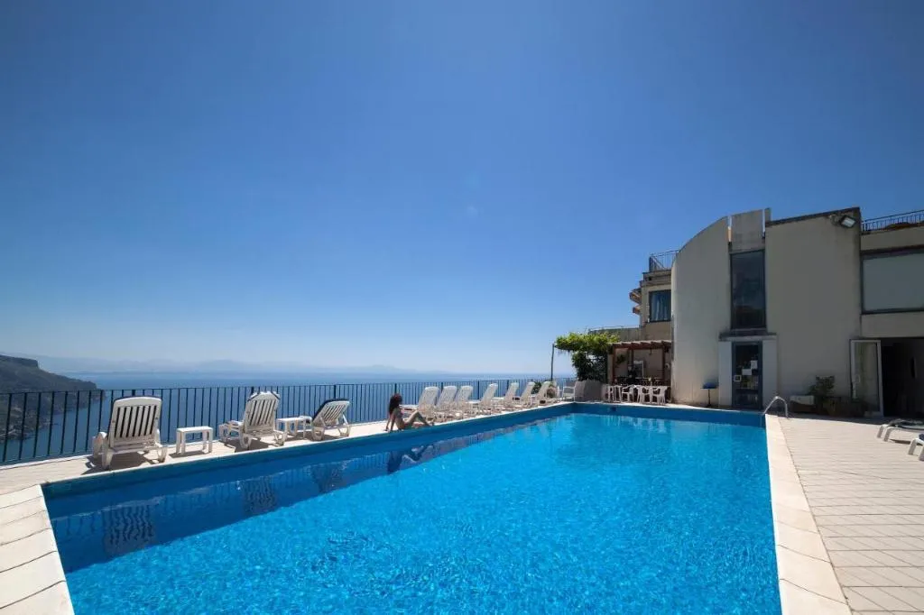 Pool, Graal, Naples